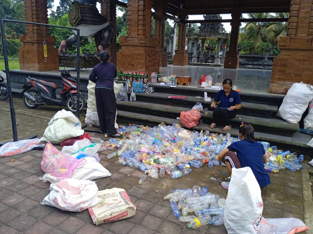 Pelaksanaan Kegiatan Bank Sampah Mangu Srikandi Desa Sembung Bulan Agustus 2024
